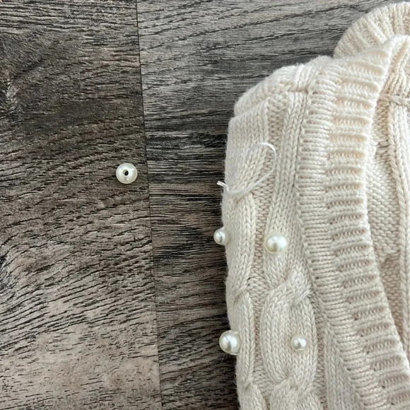 Boston Proper Sweater White V Neck Cable Knit Faux Pearl Embellished Size Large - Picture 9 of 9